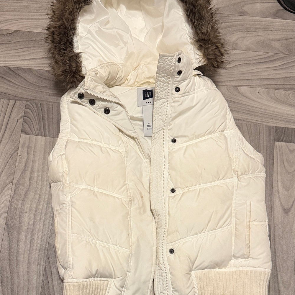 GAP Off-White Puffer Vest with Faux Fur Trim